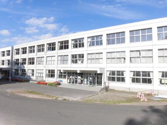 apartment 北海道札幌市白石区北郷一条１丁目5番13号