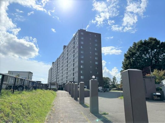 apartment 北海道札幌市白石区北郷一条１丁目5番13号