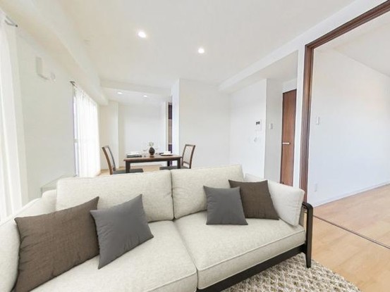 apartment 北海道札幌市白石区北郷一条１丁目5番13号