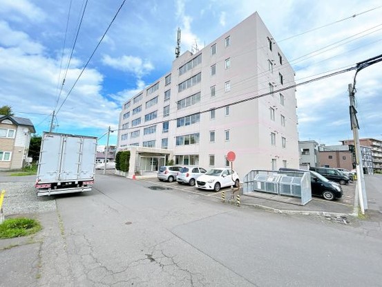 apartment 北海道札幌市白石区北郷一条１丁目5番13号