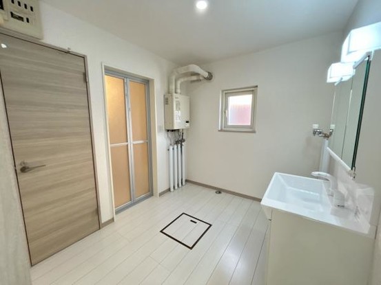detached 北海道岩見沢市南町八条２丁目2番12号　小田ﾋﾞﾙ1F