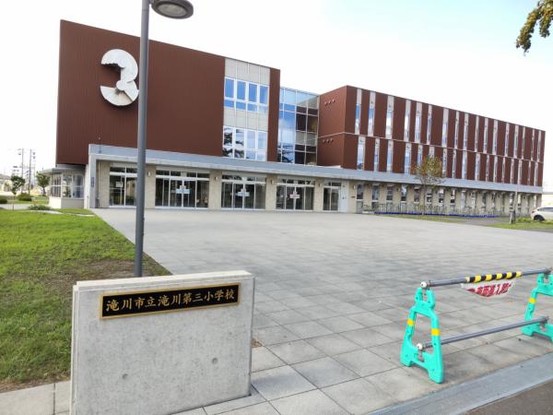 detached 北海道岩見沢市南町八条２丁目2番12号　小田ﾋﾞﾙ1F