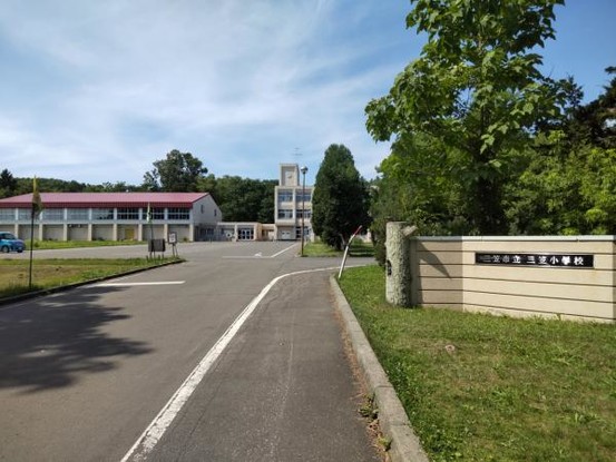 detached 北海道岩見沢市南町八条２丁目2番12号　小田ﾋﾞﾙ1F