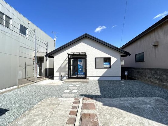 detached 秋田県南秋田郡八郎潟町字昼根下
地図を見る