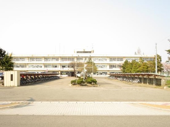 detached 山形県鶴岡市藤の花１丁目
地図を見る