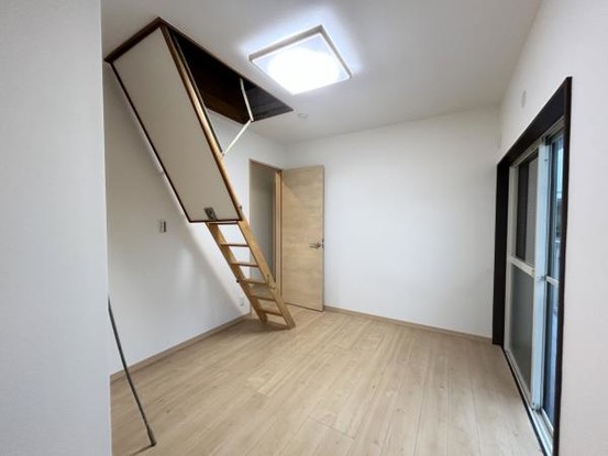 detached 山梨県韮崎市大草町上條東割
地図を見る