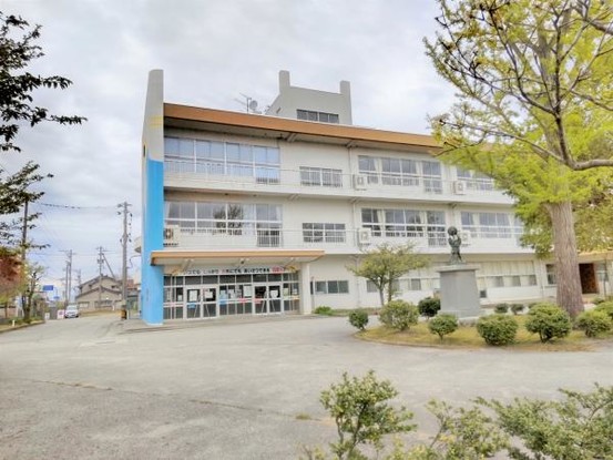 detached 富山県黒部市犬山
地図を見る