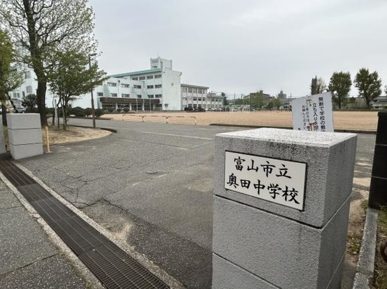 apartment 富山県富山市東田地方町１丁目
地図を見る
