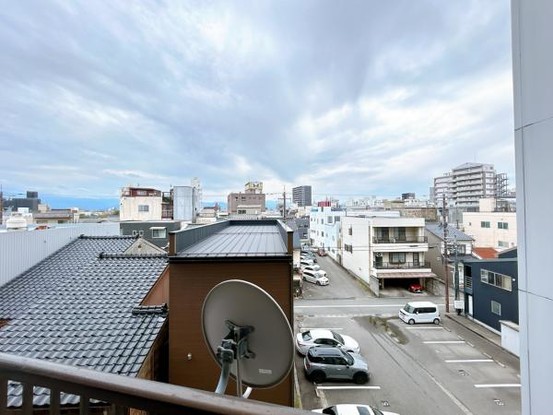 apartment 富山県富山市石倉町
地図を見る