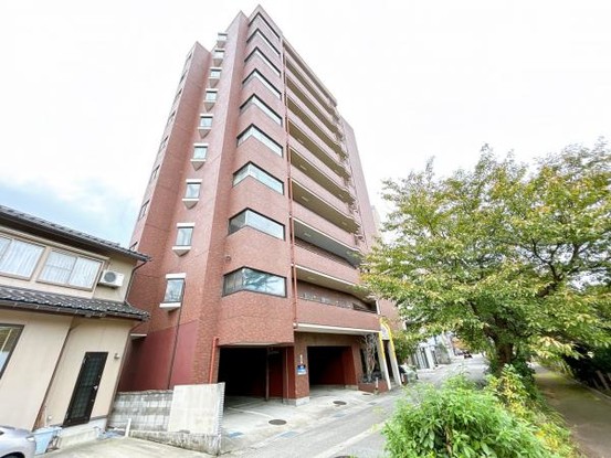 apartment 富山県富山市石倉町
地図を見る