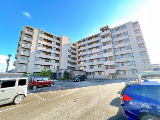 apartment 富山県富山市窪本町
地図を見る