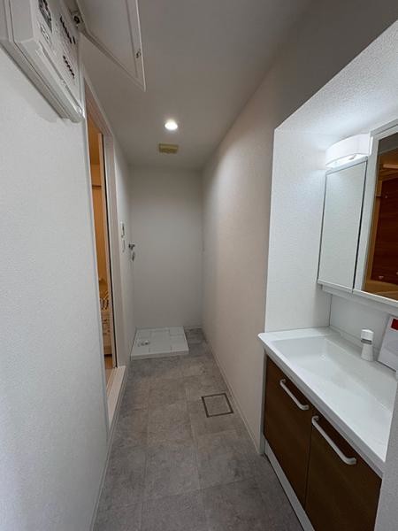 apartment 広島県広島市安佐南区東野１丁目18-21　アクレイム東野101