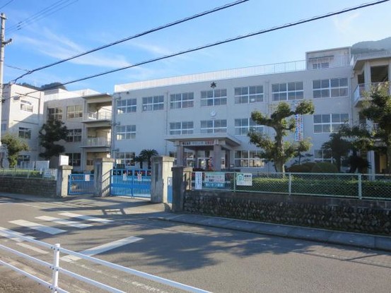 detached 愛媛県新居浜市北内町２丁目
地図を見る