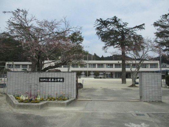 detached 愛媛県宇和島市和霊元町３丁目1-1　ヴェルディール和霊101