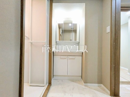 apartment 東京都日野市三沢３丁目
地図を見る