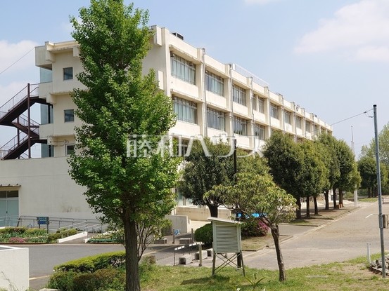 apartment 東京都多摩市豊ヶ丘５丁目
地図を見る