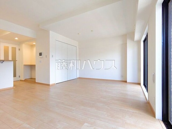 apartment 東京都東久留米市本町３丁目3-39　ヤマサビル1F