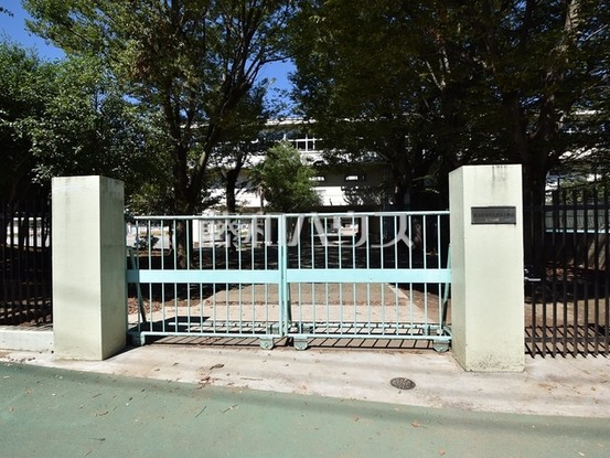 apartment 東京都東久留米市本町３丁目3-39　ヤマサビル1F