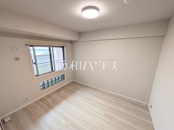 apartment 東京都東久留米市本町３丁目3-39　ヤマサビル1F