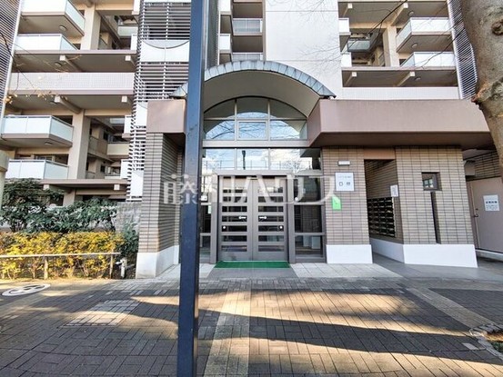 apartment 東京都東久留米市本町３丁目3-39　ヤマサビル1F