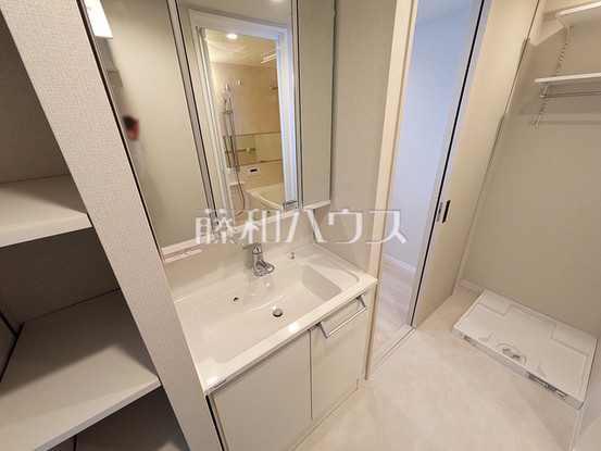 apartment 東京都東久留米市本町３丁目3-39　ヤマサビル1F