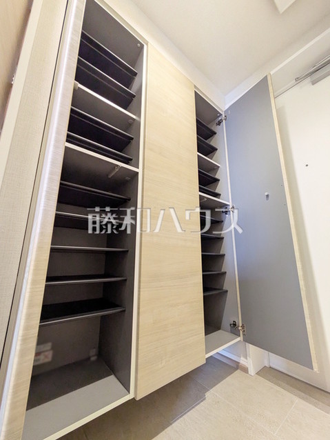 apartment 東京都東久留米市本町３丁目3-39　ヤマサビル1F
