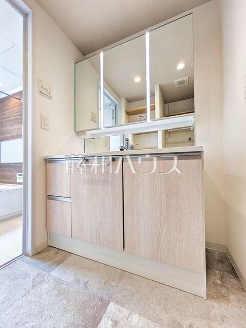 apartment 東京都東久留米市本町３丁目3-39　ヤマサビル1F