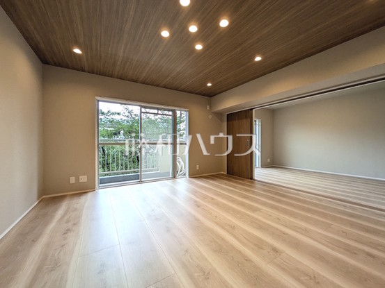 apartment 東京都東久留米市本町３丁目3-39　ヤマサビル1F