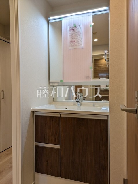 apartment 東京都東久留米市本町３丁目3-39　ヤマサビル1F