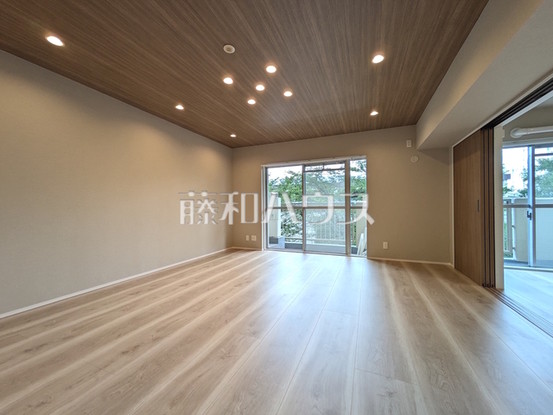 apartment 東京都東久留米市本町３丁目3-39　ヤマサビル1F