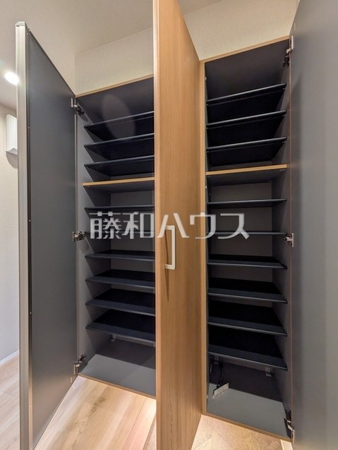 apartment 東京都東久留米市本町３丁目3-39　ヤマサビル1F