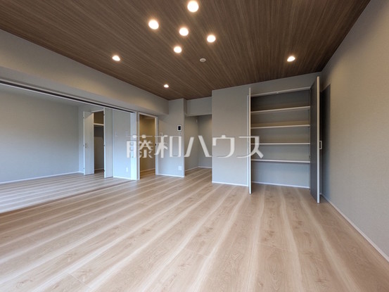 apartment 東京都東久留米市本町３丁目3-39　ヤマサビル1F
