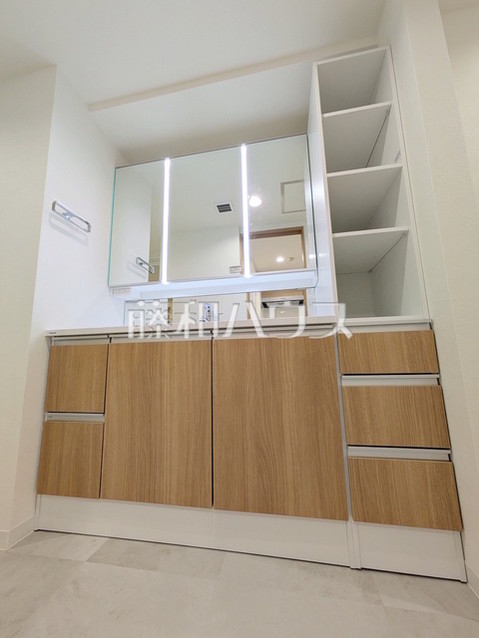 apartment 東京都調布市国領町１丁目-22-13ムサシヤビル1F