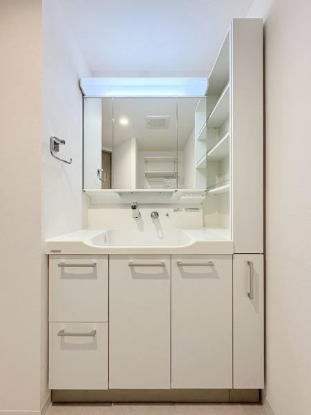 apartment 神奈川県横浜市西区南幸２丁目11番1号　横浜エム・エスビル ２階