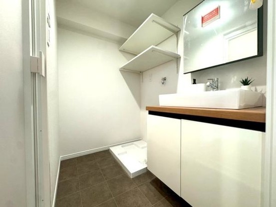 apartment 神奈川県横浜市西区南幸２丁目11番1号　横浜エム・エスビル ２階