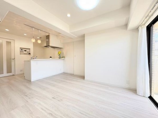 apartment 神奈川県横浜市西区南幸２丁目11番1号　横浜エム・エスビル ２階