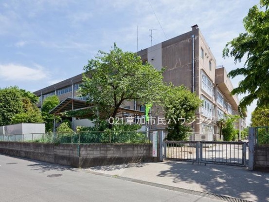 apartment 埼玉県草加市中央２丁目15-8　null