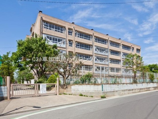 apartment 埼玉県草加市中央２丁目15-8　null