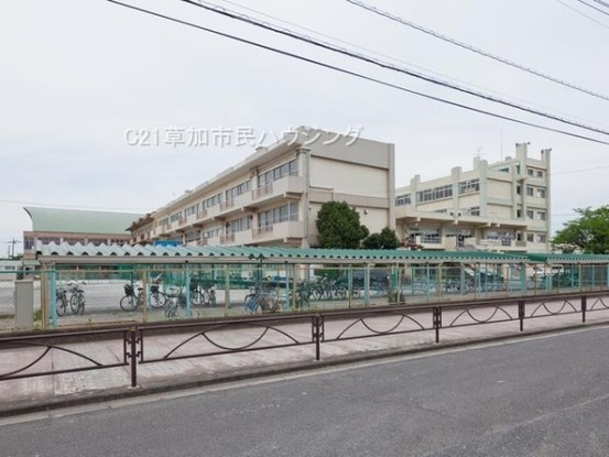 apartment 埼玉県草加市中央２丁目15-8　null