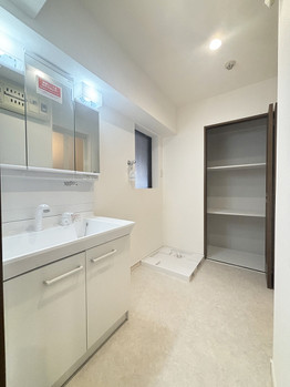 apartment 埼玉県越谷市蒲生愛宕町
地図を見る