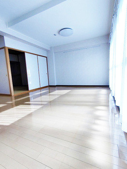 apartment 埼玉県八潮市緑町２丁目
地図を見る