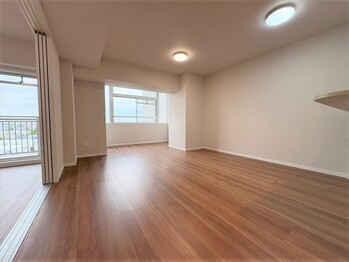 apartment 埼玉県草加市手代３丁目
地図を見る