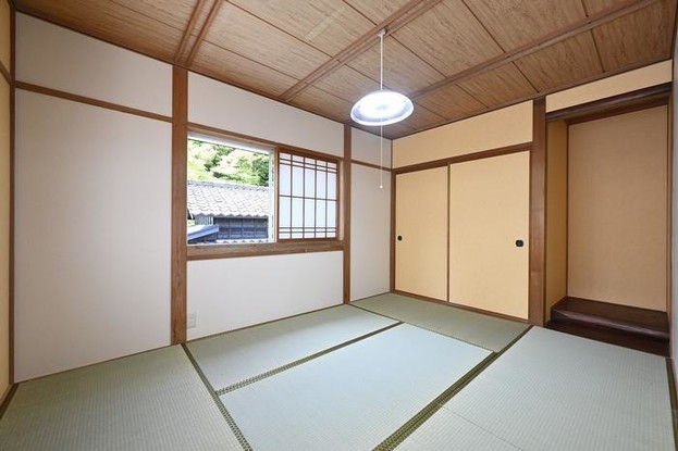 detached 新潟県西蒲原郡弥彦村大字上泉
地図を見る