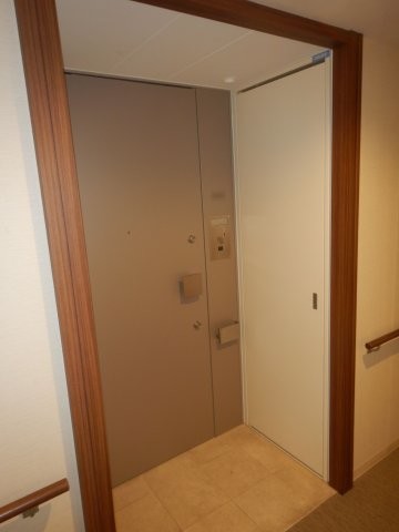 apartment 東京都荒川区西日暮里２丁目
地図を見る