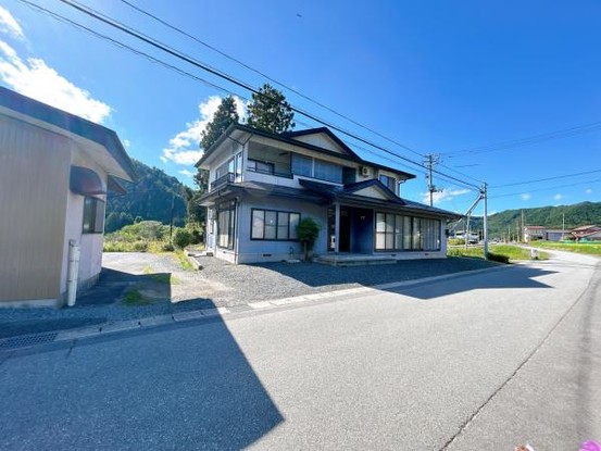 detached 山形県東置賜郡高畠町大字二井宿筋
地図を見る