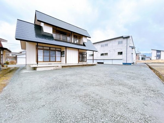 detached 山形県米沢市万世町桑山
地図を見る