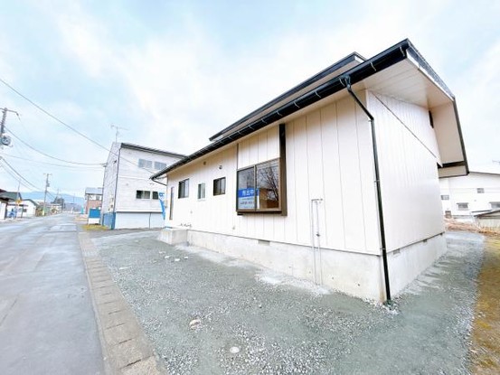 detached 山形県米沢市万世町桑山
地図を見る