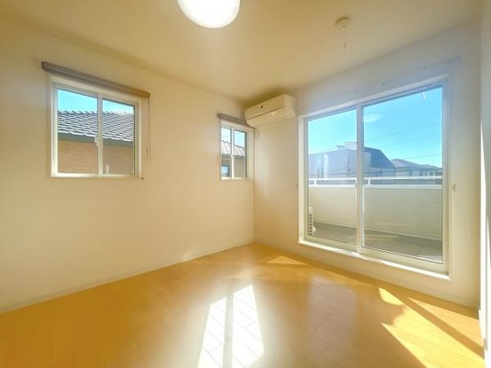 detached 茨城県常総市内守谷町きぬの里３丁目
地図を見る