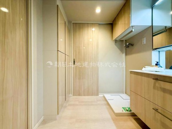 apartment 神奈川県横浜市西区北幸１丁目11-11　NMF 横浜西口ビル　1F