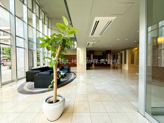 apartment 神奈川県横浜市西区北幸１丁目11-11　NMF 横浜西口ビル　1F